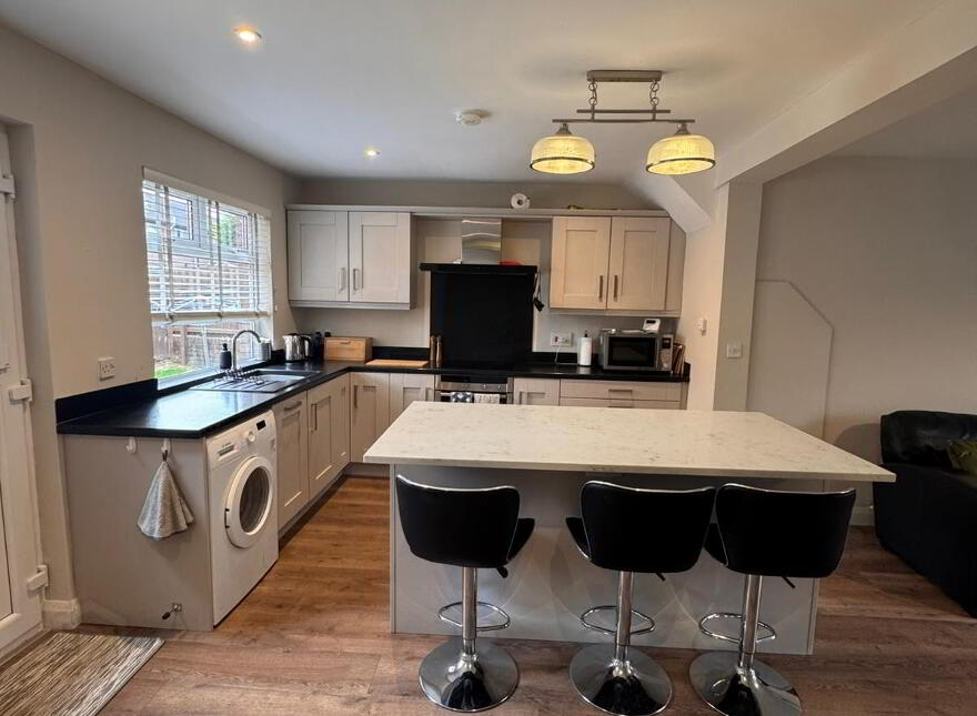 12 Raven Hill Court, Room 1, Shared Accomodation, Belfast, BT6 8FS