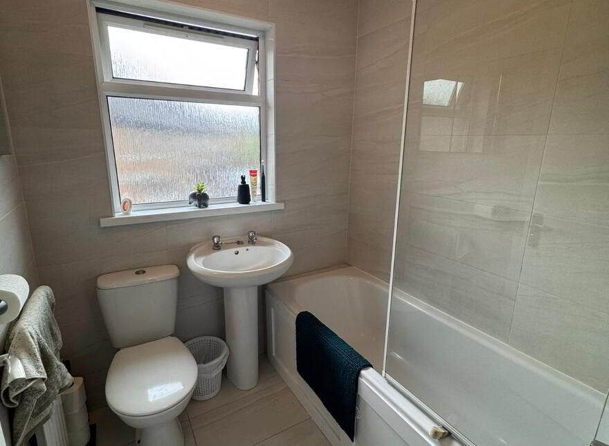 12 Raven Hill Court, Room 1, Shared Accomodation, Belfast, BT6 8FS