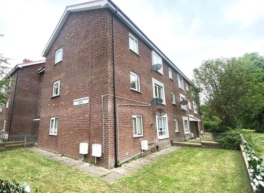 52 Rosebrook Grove, Carrickfergus, BT38 8NS photo
