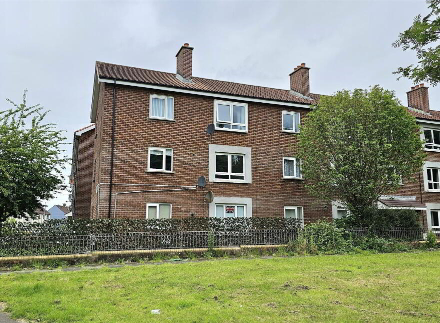 52 Rosebrook Grove, Carrickfergus, BT38 8NS photo