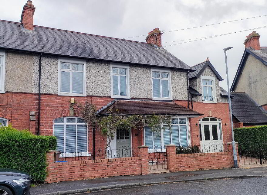 17 Dundela Gardens, Belfast, BT4 3DH photo