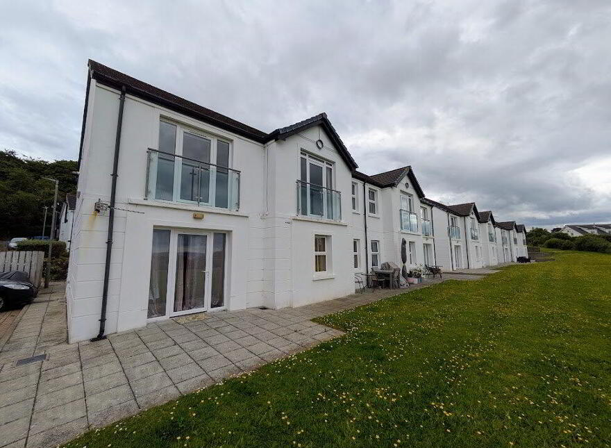 2 Rhanbuoy Gardens, Holywood, BT18 0GA photo