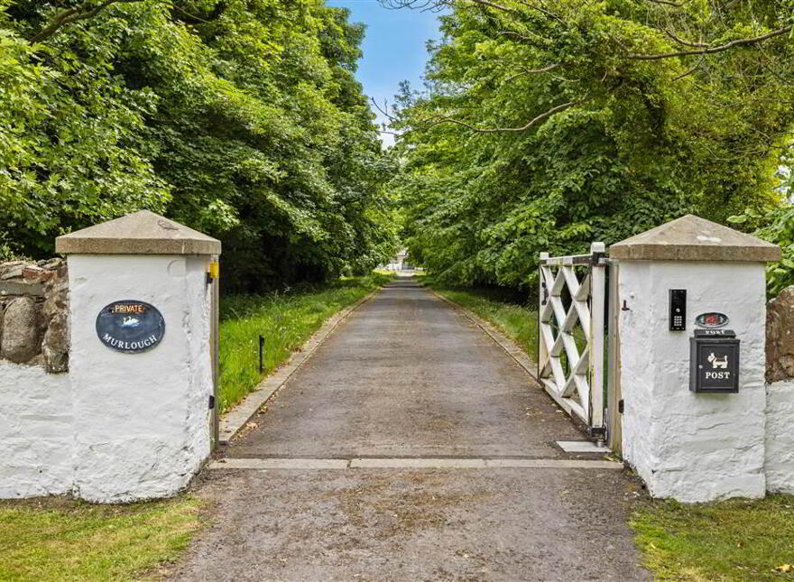 Murlough Country House, 25 Keel Point, Dundrum, Newcastle, BT33 0NQ