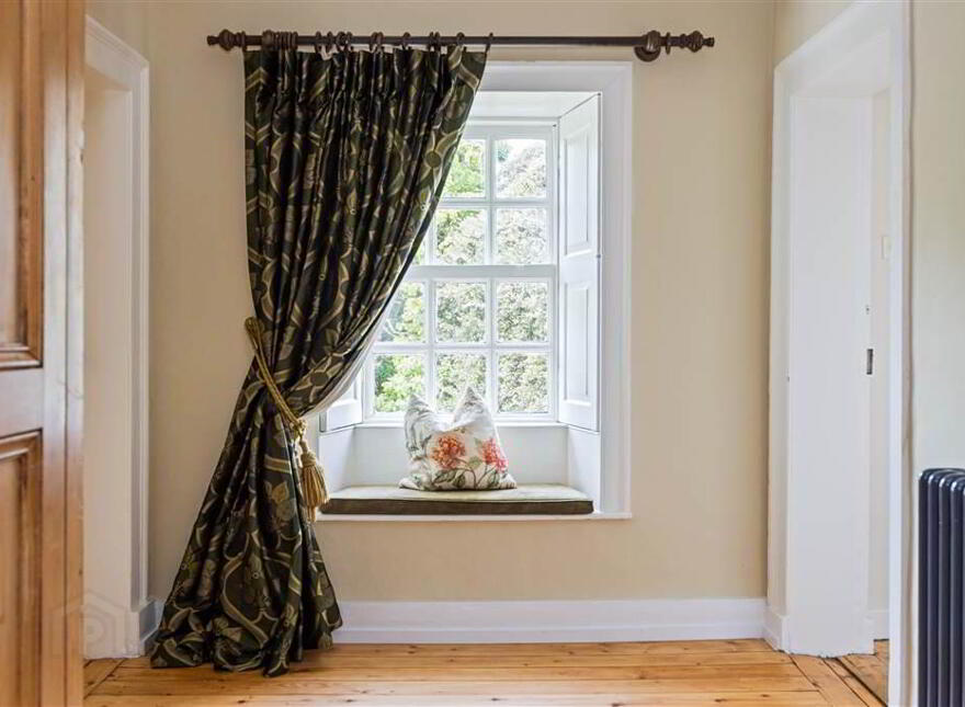 Murlough Country House, 25 Keel Point, Dundrum, Newcastle, BT33 0NQ