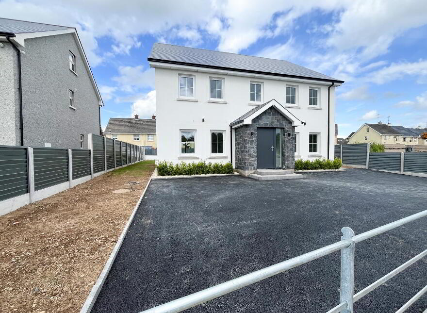 42 Latlurcan, Monaghan, H18V4K8 photo