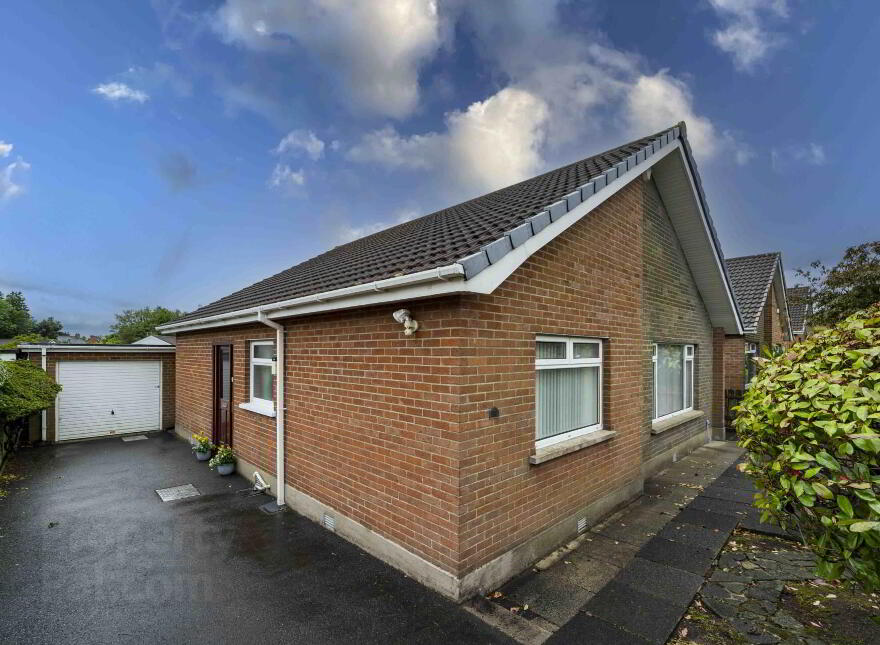 16 Thornleigh Close, Lisburn, BT28 2DB photo