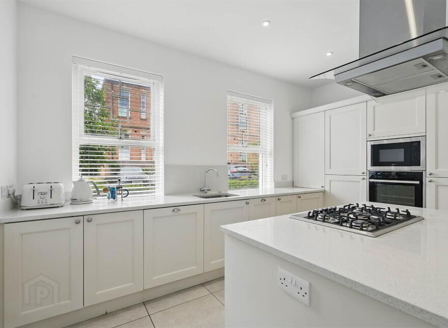 1 Ishbel Gardens, Belvoir Park, Belfast, BT8 8FT