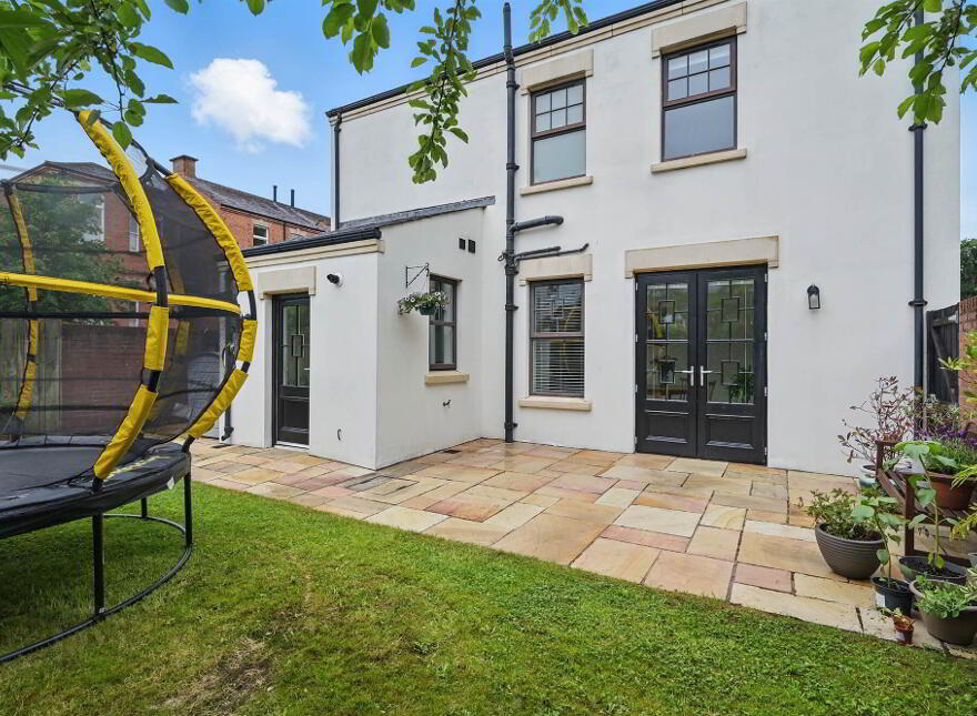 1 Ishbel Gardens, Belvoir Park, Belfast, BT8 8FT