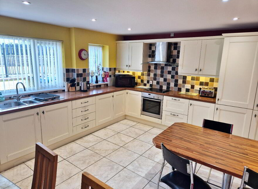 52 Craighahulliar Road, Portrush, BT56 8NN