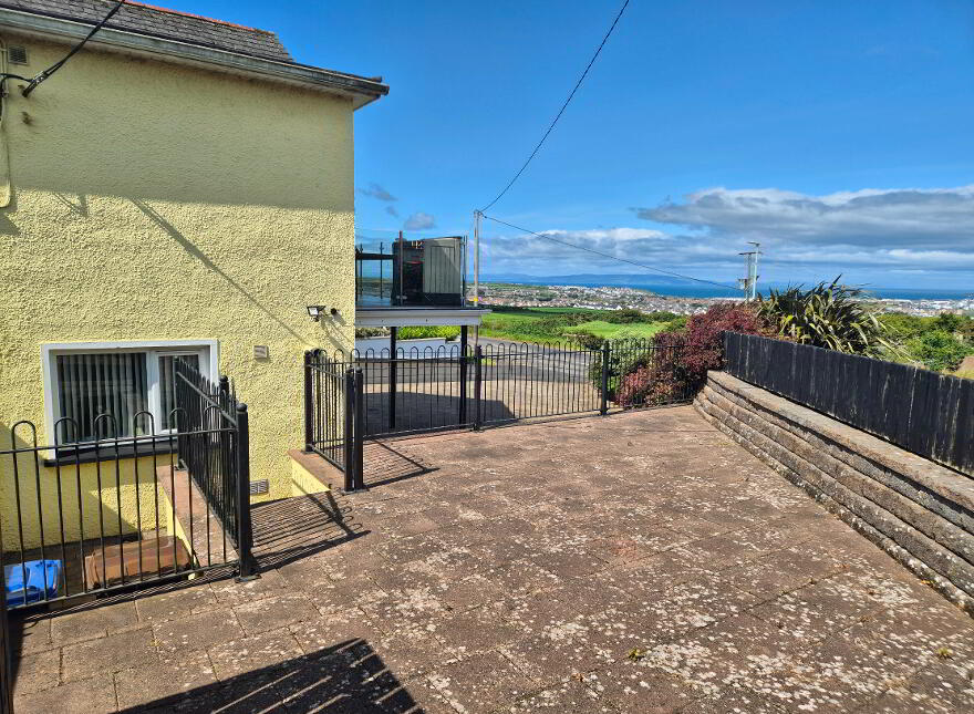 52 Craighahulliar Road, Portrush, BT56 8NN