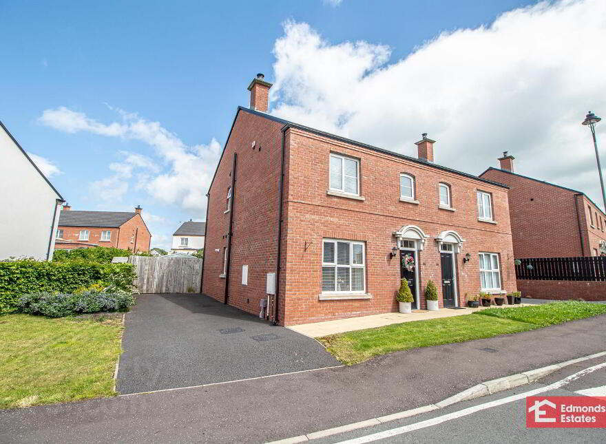 30 Ollar Valley, Ballyclare, BT39 9ZE photo