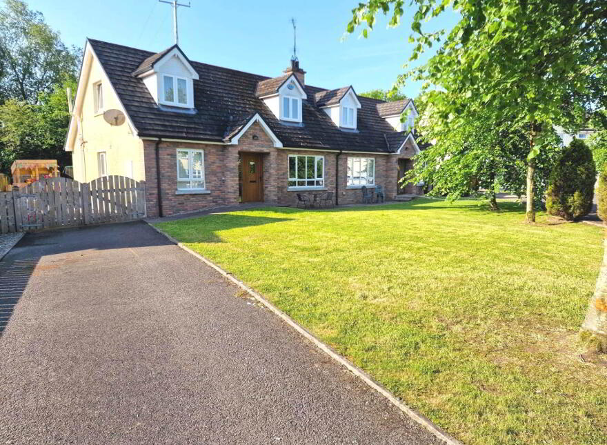26 Station Park, Maguiresbridge, Enniskillen, BT94 4QG photo