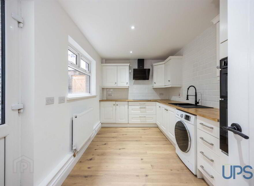 8 Nansen Street, Falls Road, Belfast, BT12 6AT