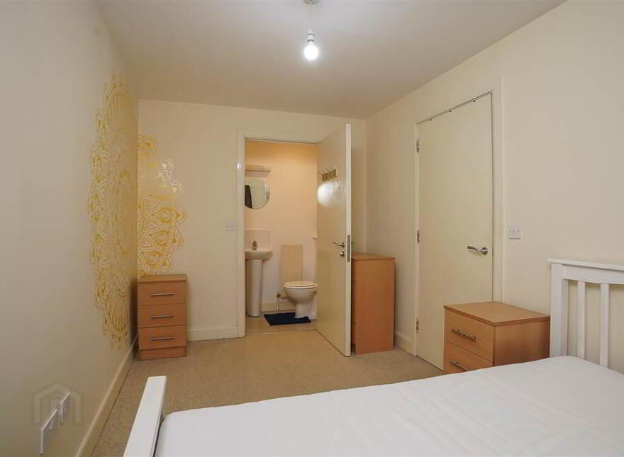 709 College Central, 4 College Avenue, Belfast, BT1 6BD