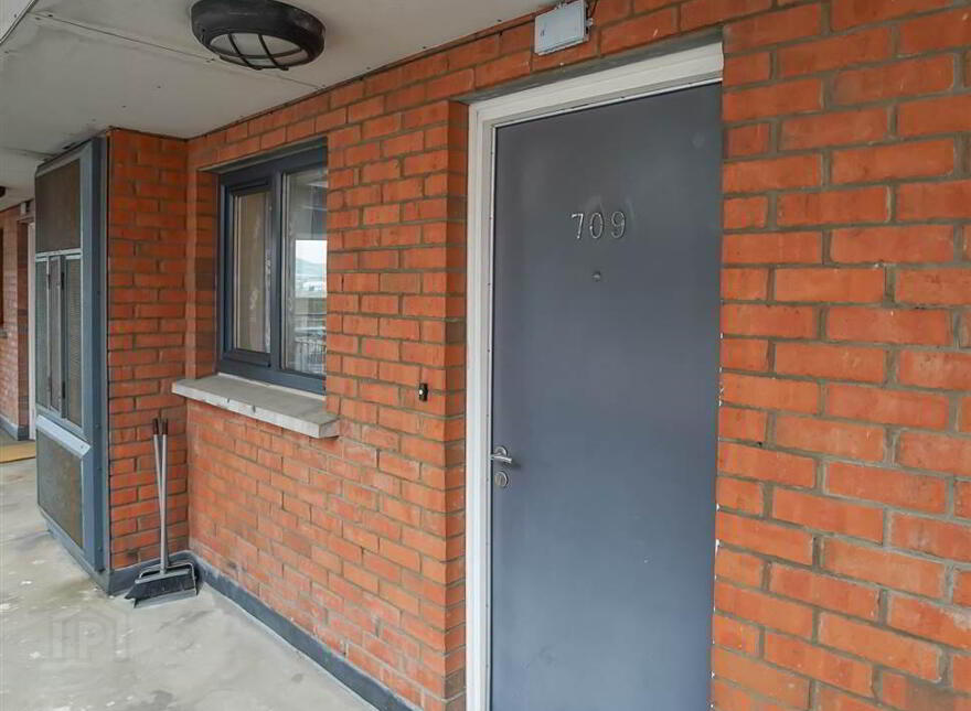 709 College Central, 4 College Avenue, Belfast, BT1 6BD