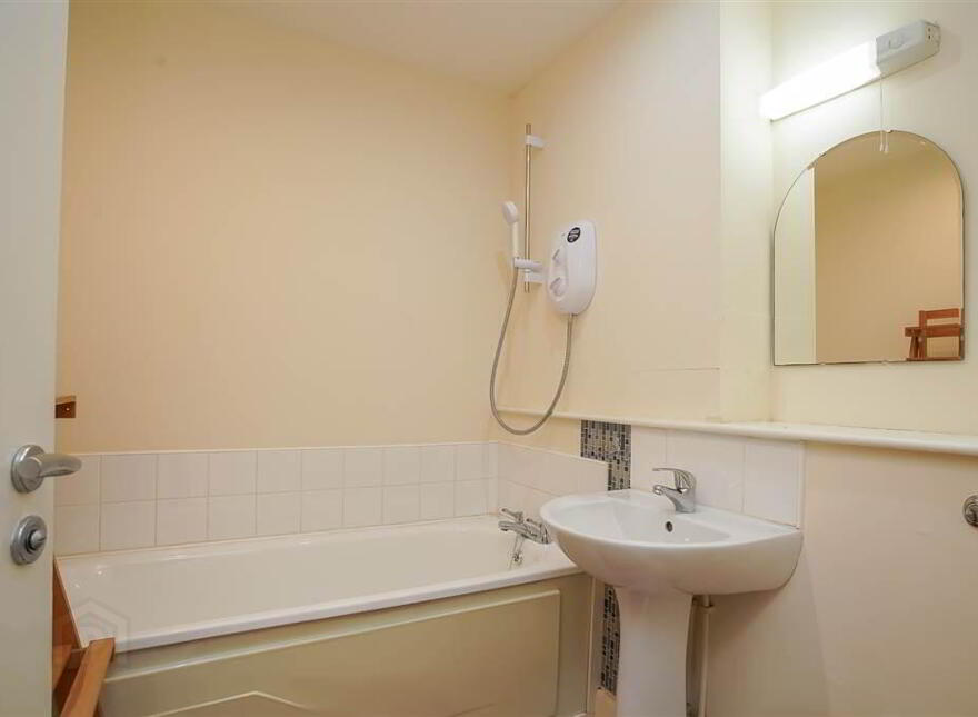 709 College Central, 4 College Avenue, Belfast, BT1 6BD