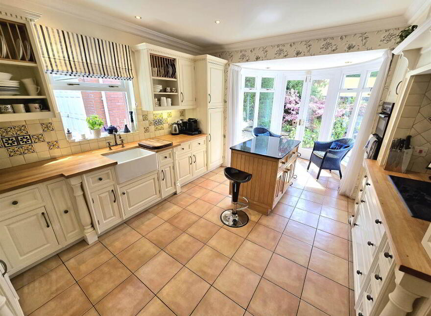 19 Dromore Road, Hillsborough, BT26 6HS