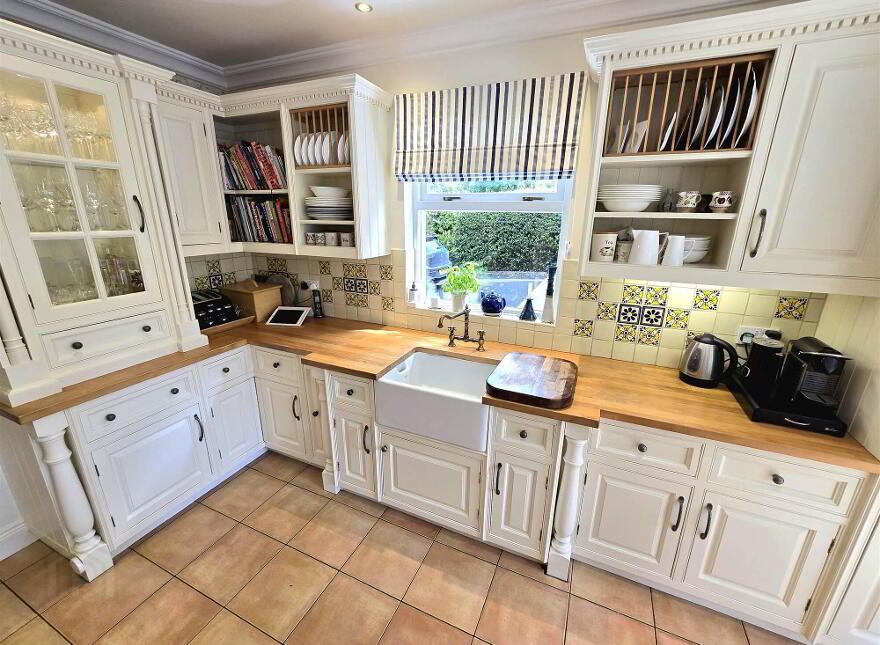 19 Dromore Road, Hillsborough, BT26 6HS