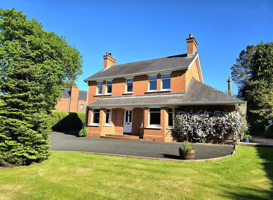 19 Dromore Road, Hillsborough, BT26 6HS