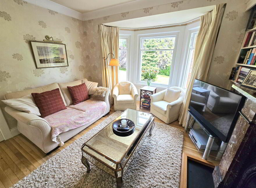19 Dromore Road, Hillsborough, BT26 6HS