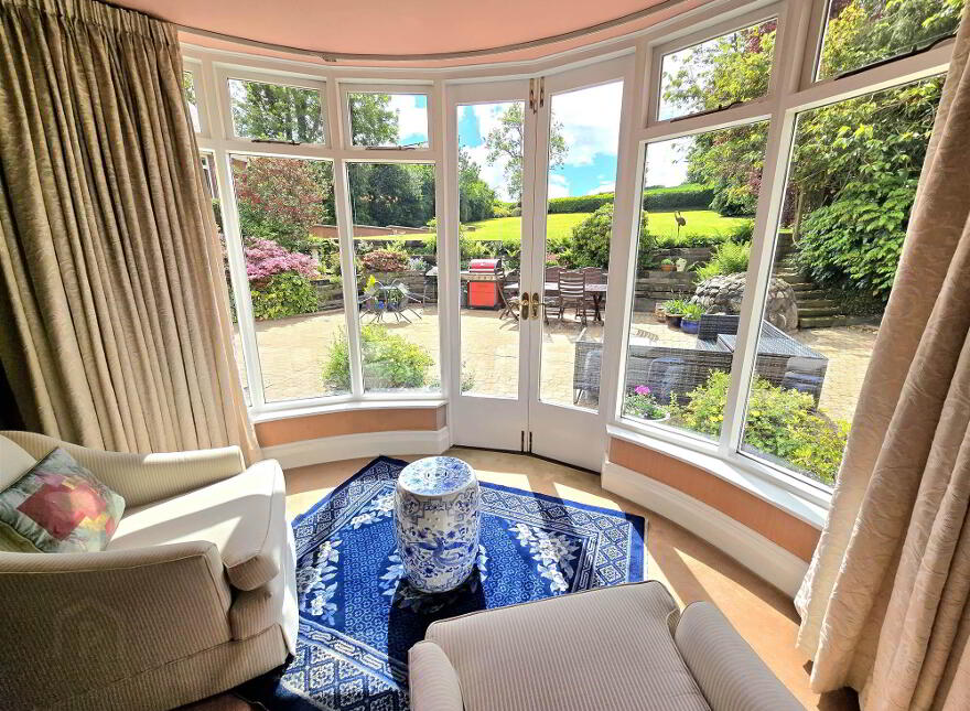 19 Dromore Road, Hillsborough, BT26 6HS
