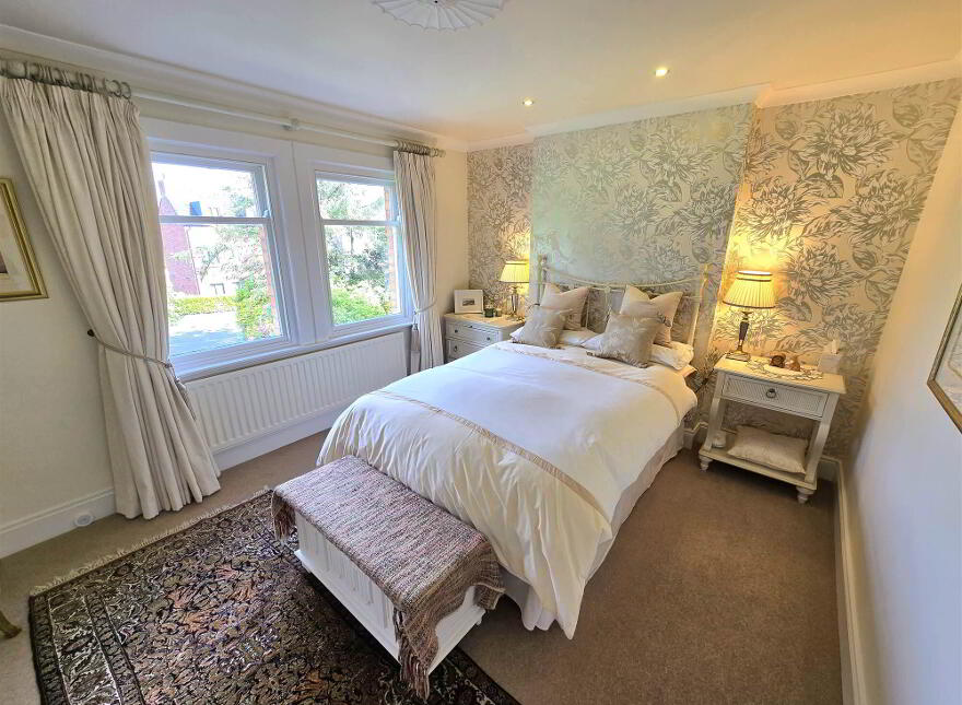 19 Dromore Road, Hillsborough, BT26 6HS