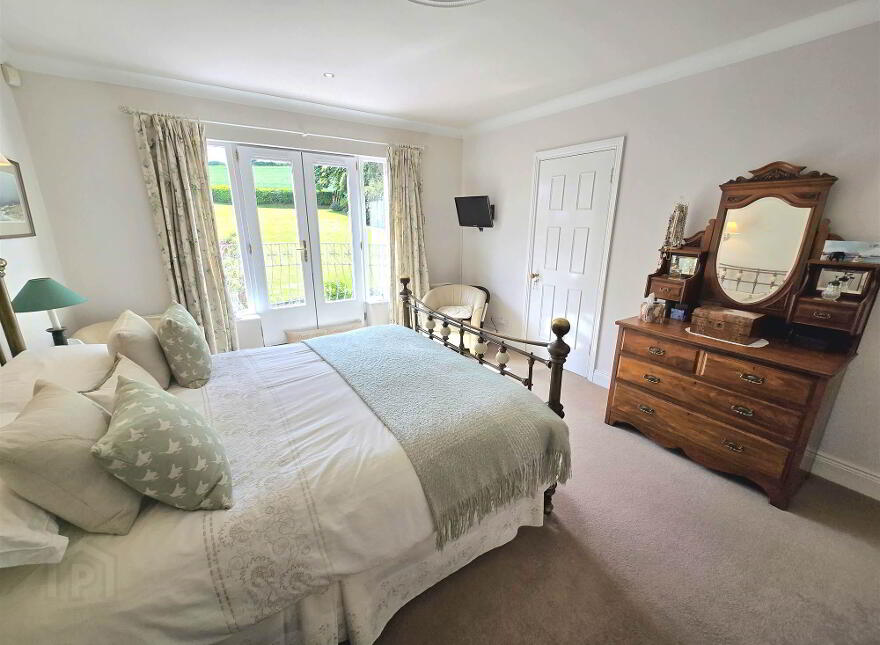 19 Dromore Road, Hillsborough, BT26 6HS