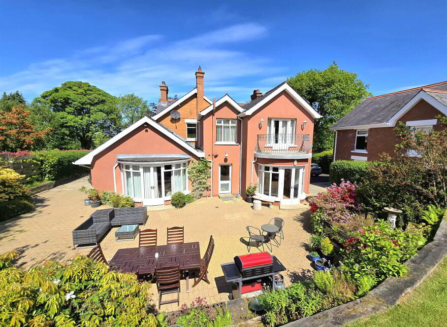 19 Dromore Road, Hillsborough, BT26 6HS