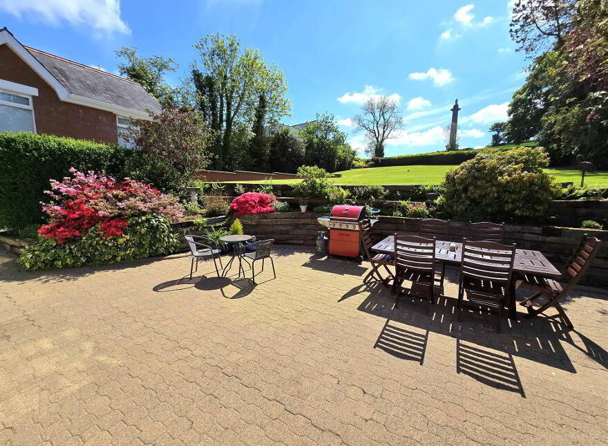 19 Dromore Road, Hillsborough, BT26 6HS