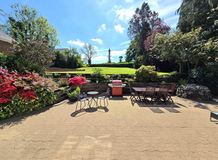19 Dromore Road, Hillsborough, BT26 6HS