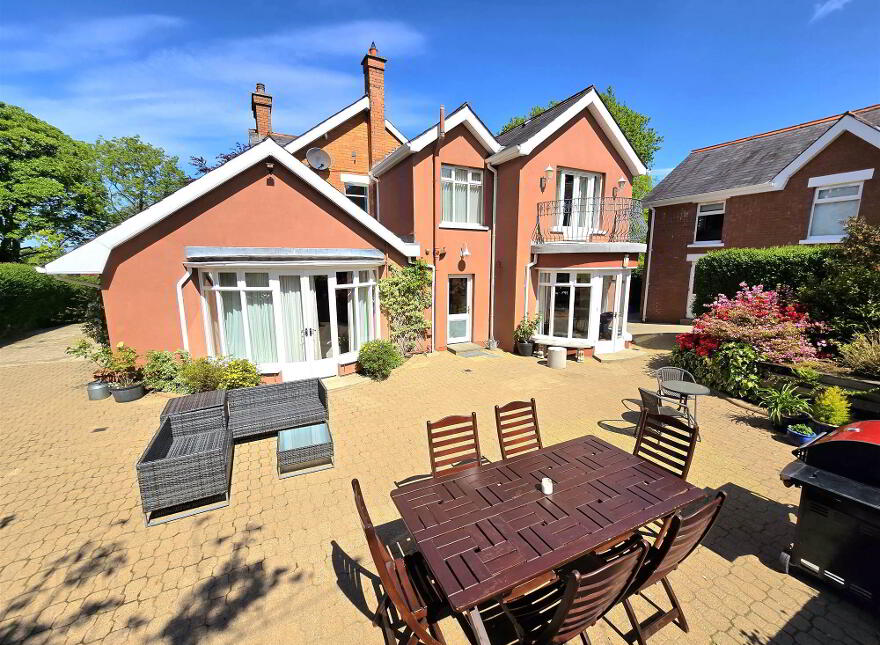 19 Dromore Road, Hillsborough, BT26 6HS