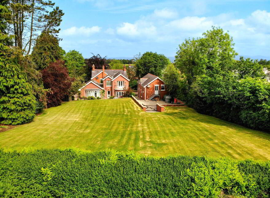 19 Dromore Road, Hillsborough, BT26 6HS