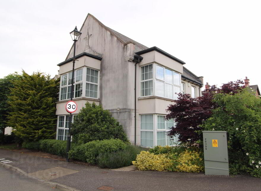 6 Lady Wallace Road, Lisburn, BT28 3WS photo