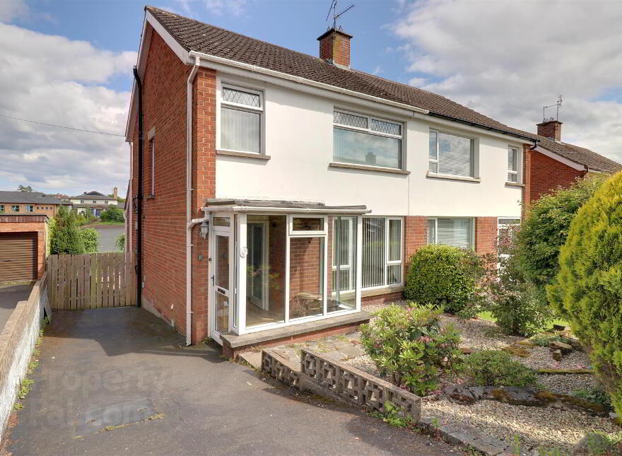 14 Victoria Park, Newtownards, BT23 7EF photo