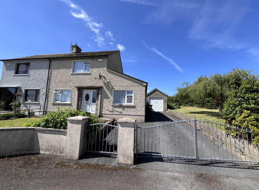 8 Lissava Terrace, Cahir, County Tipperary, E21CX74 photo