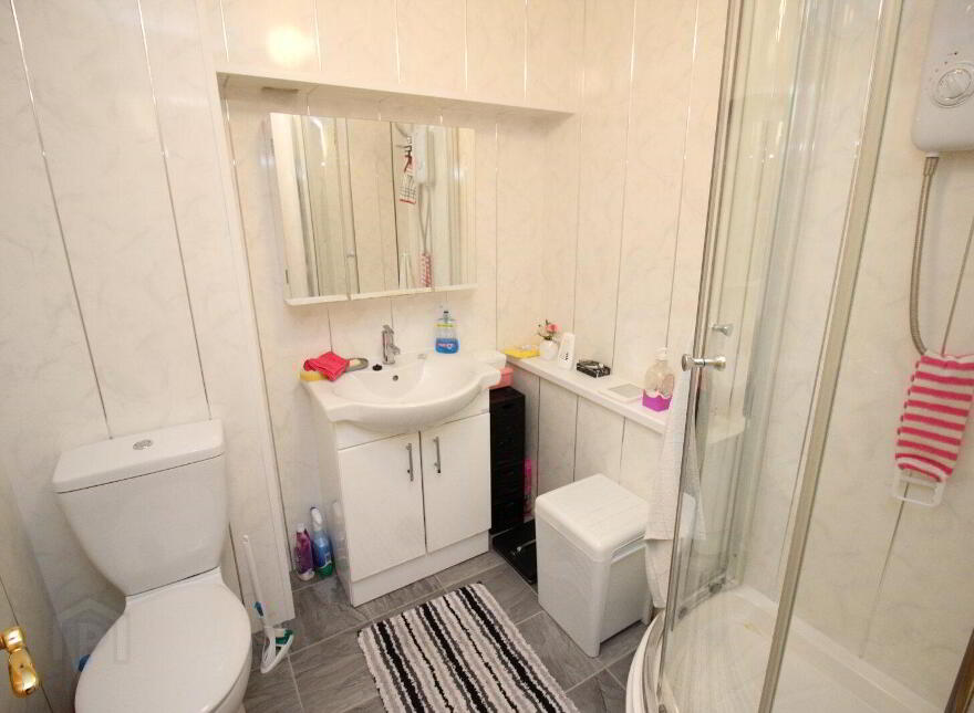 1a Ferndale House, Dunmurry, Belfast, BT17 9DB