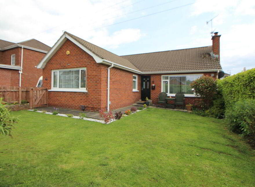 33 Fairview Park, Carrickfergus, BT38 7JG photo