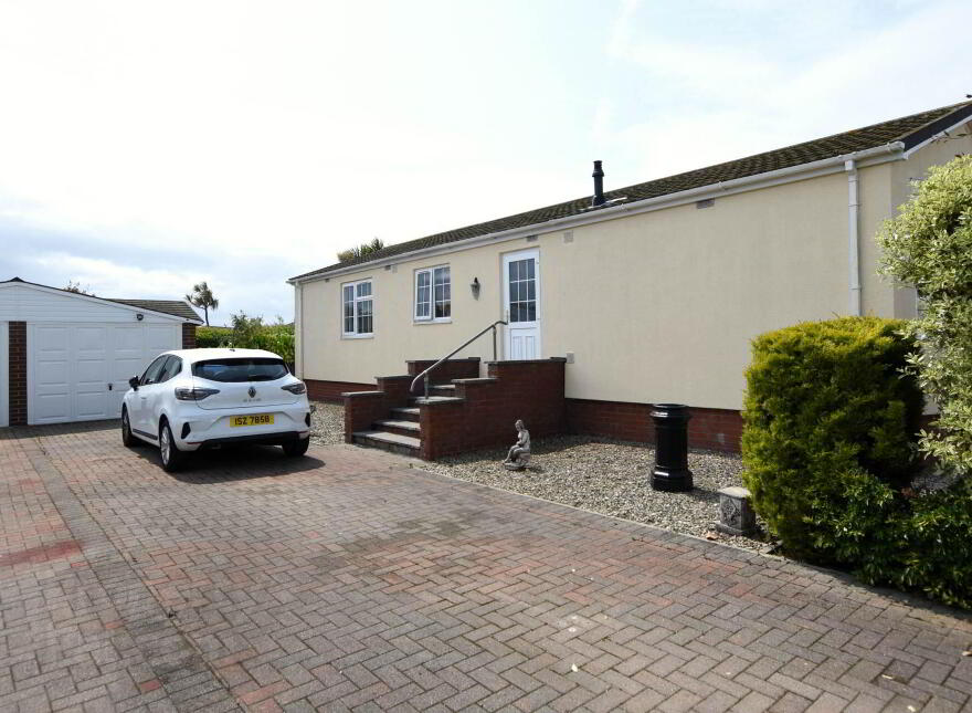 9 Kingfisher Way, Ballyhalbert, Newtownards, BT22 1BB photo