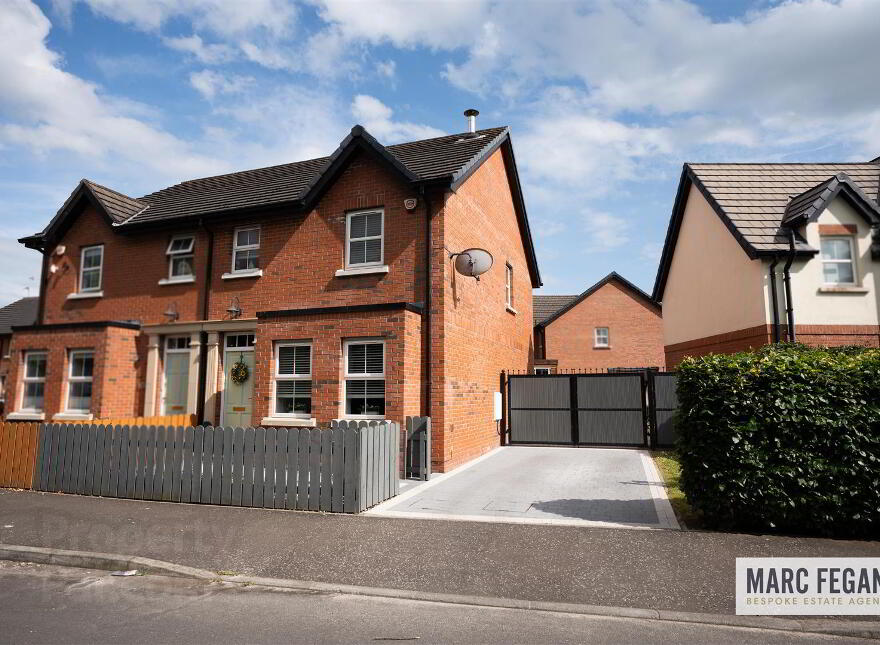 379 Belvedere Manor, Lurgan, Craigavon, BT67 9NT photo