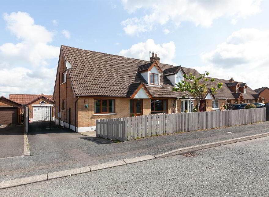 35 Hollybrook Avenue, Newtownabbey, BT36 4ZL photo