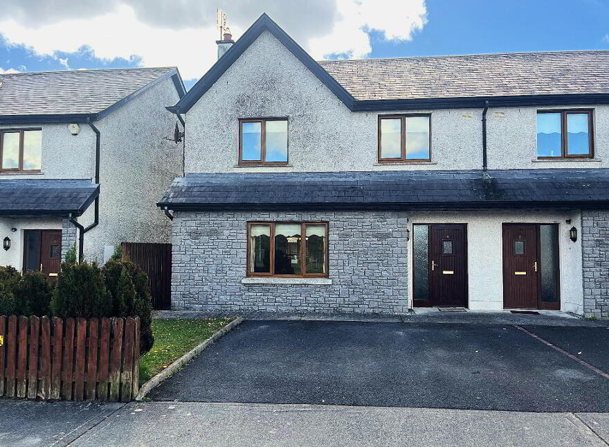4 Cluain Aoibhinn, Claremorris, F12D9E4 photo