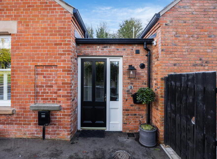South Gate Lodge, 2 Lady Ishbel Boulevard, Belvoir Park, Belfast, BT8 8SJ
