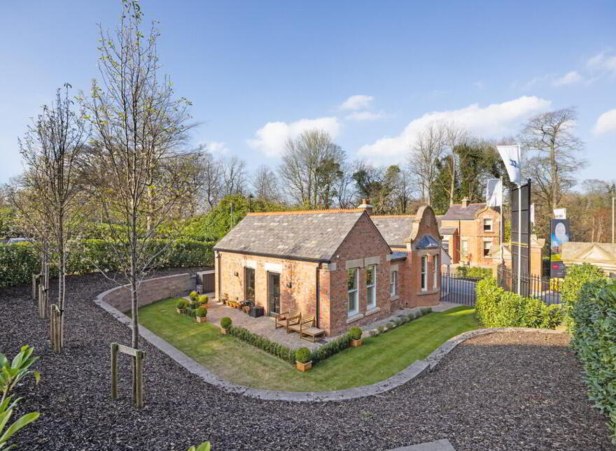 South Gate Lodge, 2 Lady Ishbel Boulevard, Belvoir Park, Belfast, BT8 8SJ