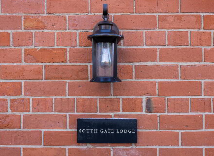 South Gate Lodge, 2 Lady Ishbel Boulevard, Belvoir Park, Belfast, BT8 8SJ