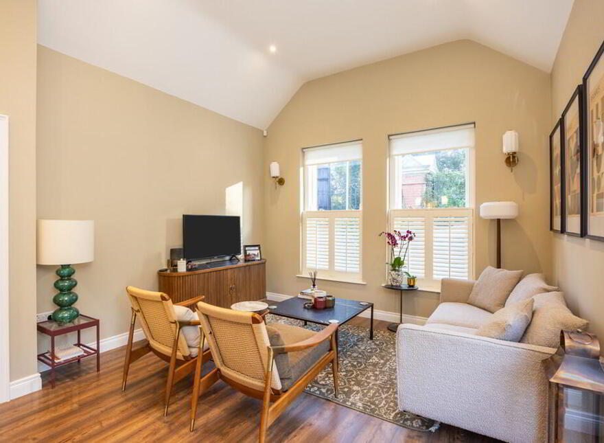 South Gate Lodge, 2 Lady Ishbel Boulevard, Belvoir Park, Belfast, BT8 8SJ