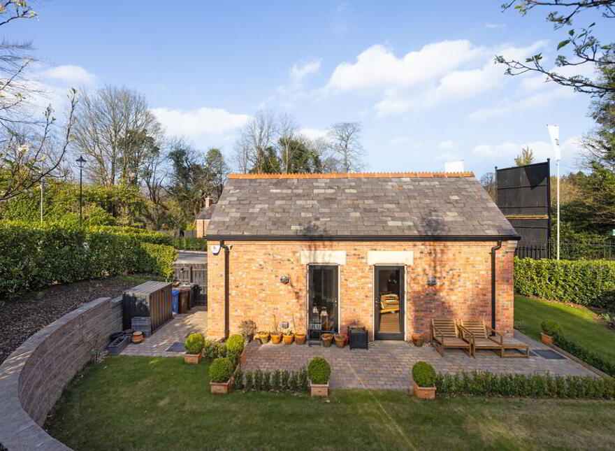 South Gate Lodge, 2 Lady Ishbel Boulevard, Belvoir Park, Belfast, BT8 8SJ
