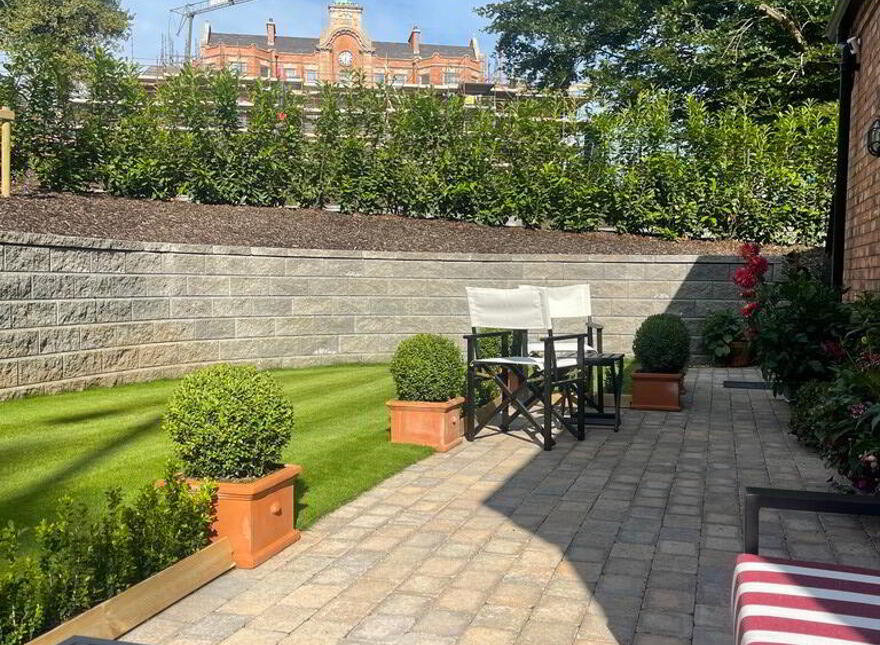 South Gate Lodge, 2 Lady Ishbel Boulevard, Belvoir Park, Belfast, BT8 8SJ