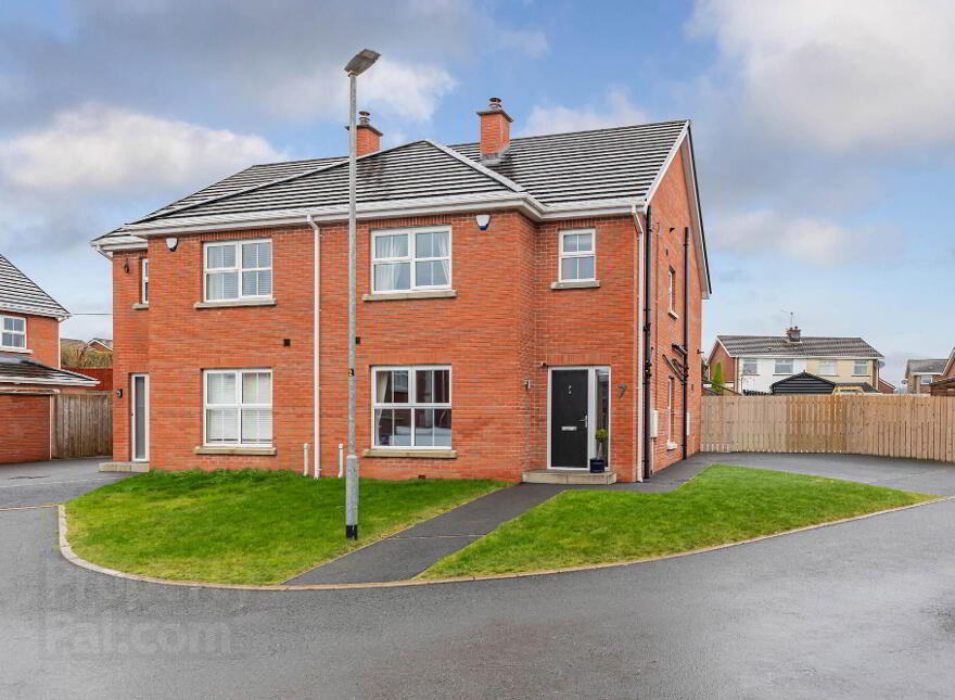 7 Aikins Hill, Lisburn, BT28 2XG photo