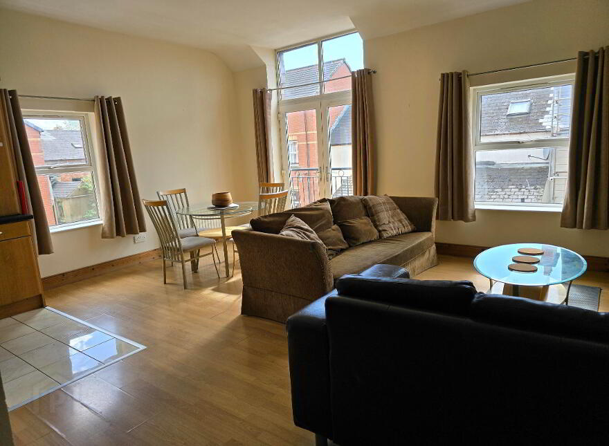 Apt 3, Pakenham Mews, Belfast, BT7 1XA