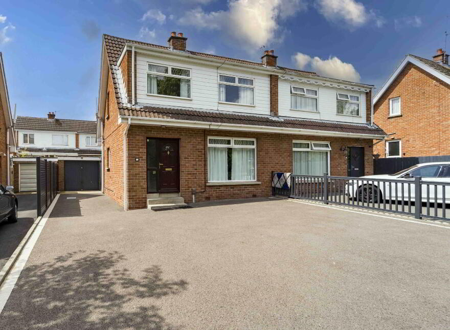 6 Cloverdale Crescent, Lisburn, BT27 4LN photo